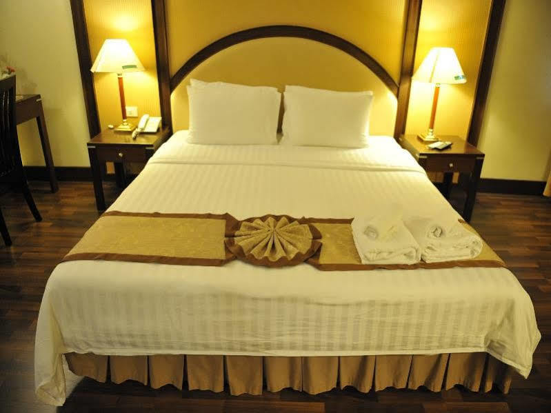 New Season Hotel Hat Yai Esterno foto